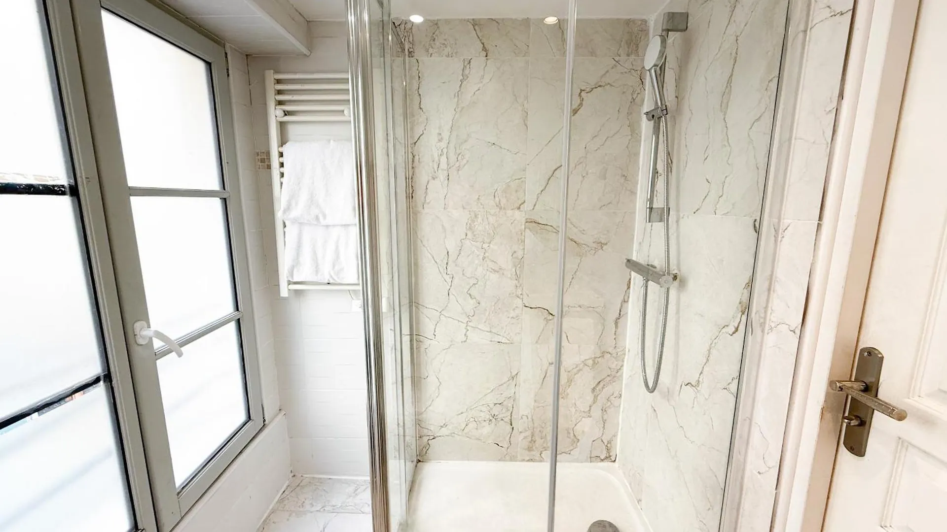 Urban Flat 42 - Game Of Thrones Apartment Paris