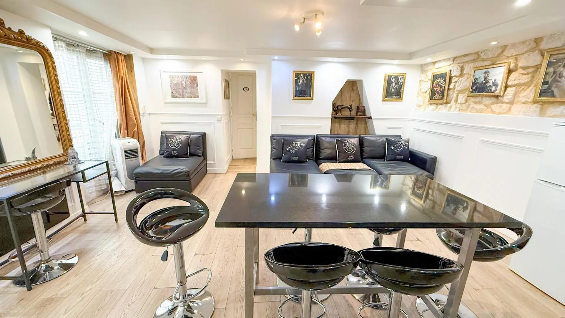 Urban Flat 42 - Game Of Thrones Apartment Parijs